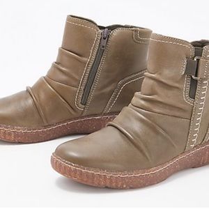 EUC CLARKS CAROLINE ORCHID LEATHER ANKLE BOOTS OLIVE SIZE 10M